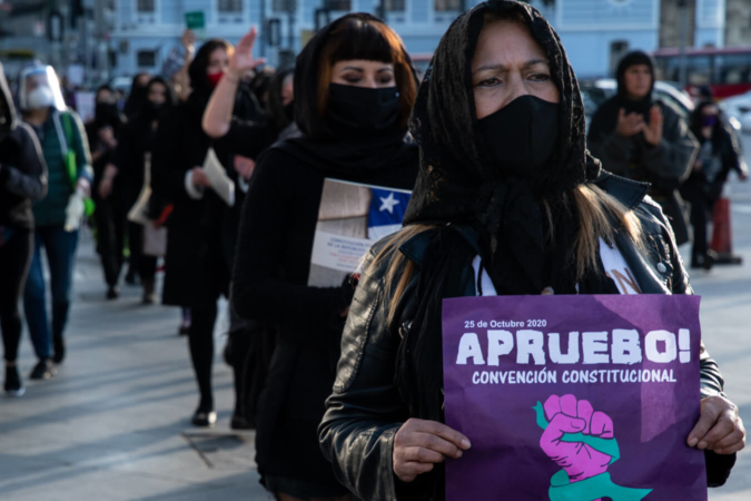 Performance artistique féministe, juste avant le vote pour une nouvelle Constitution au Chili